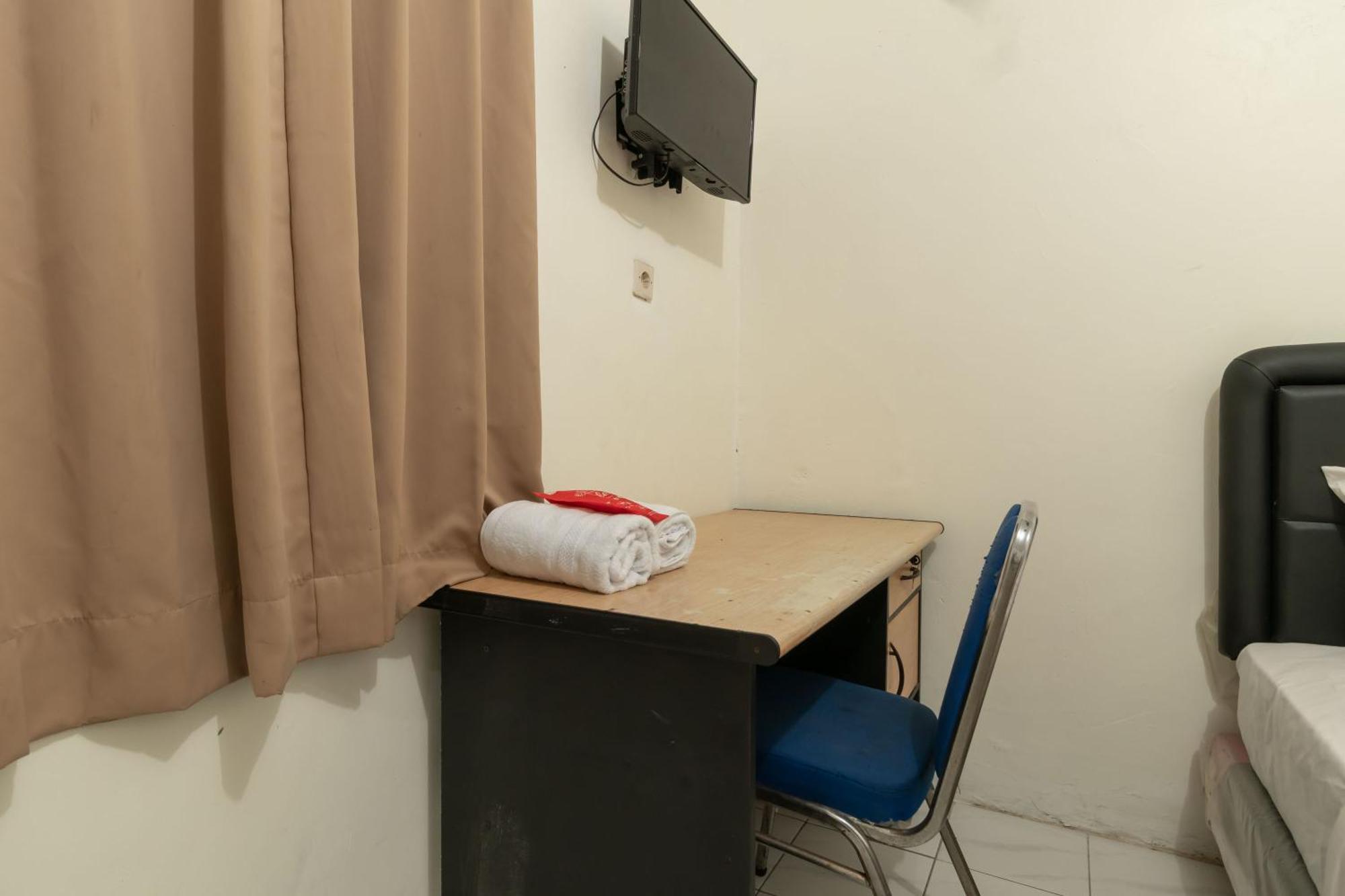 Reddoorz Near Pondok Indah Water Park Jakarta Bagian luar foto