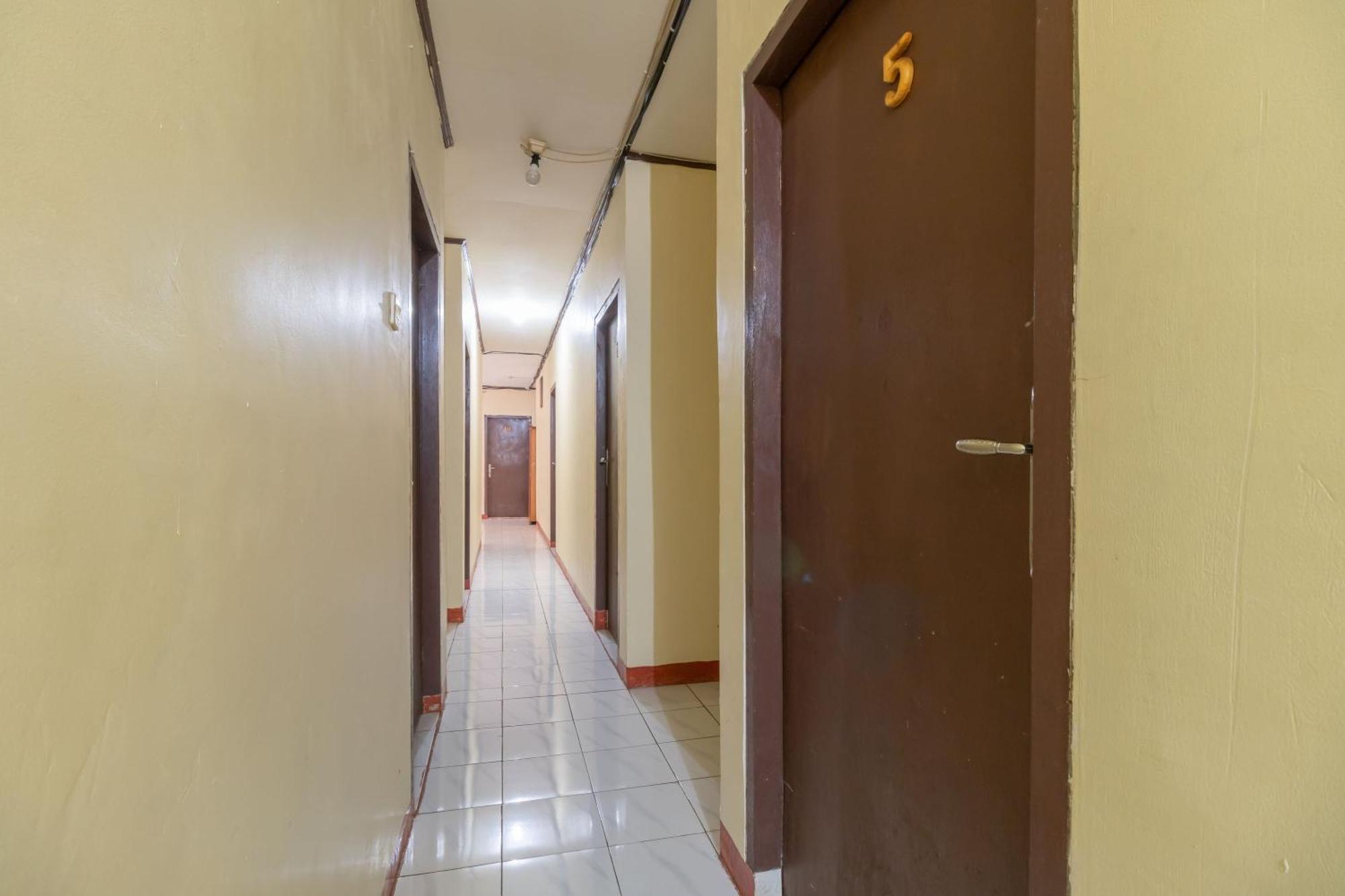 Reddoorz Near Pondok Indah Water Park Jakarta Bagian luar foto