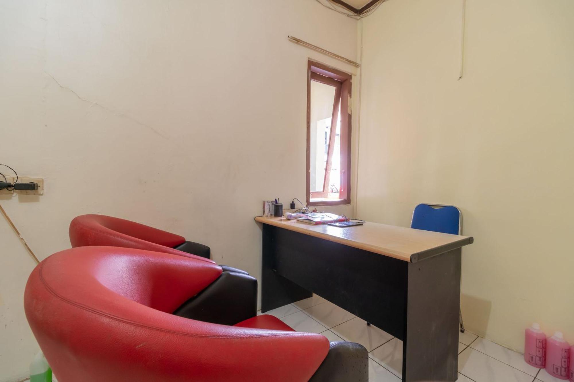Reddoorz Near Pondok Indah Water Park Jakarta Bagian luar foto