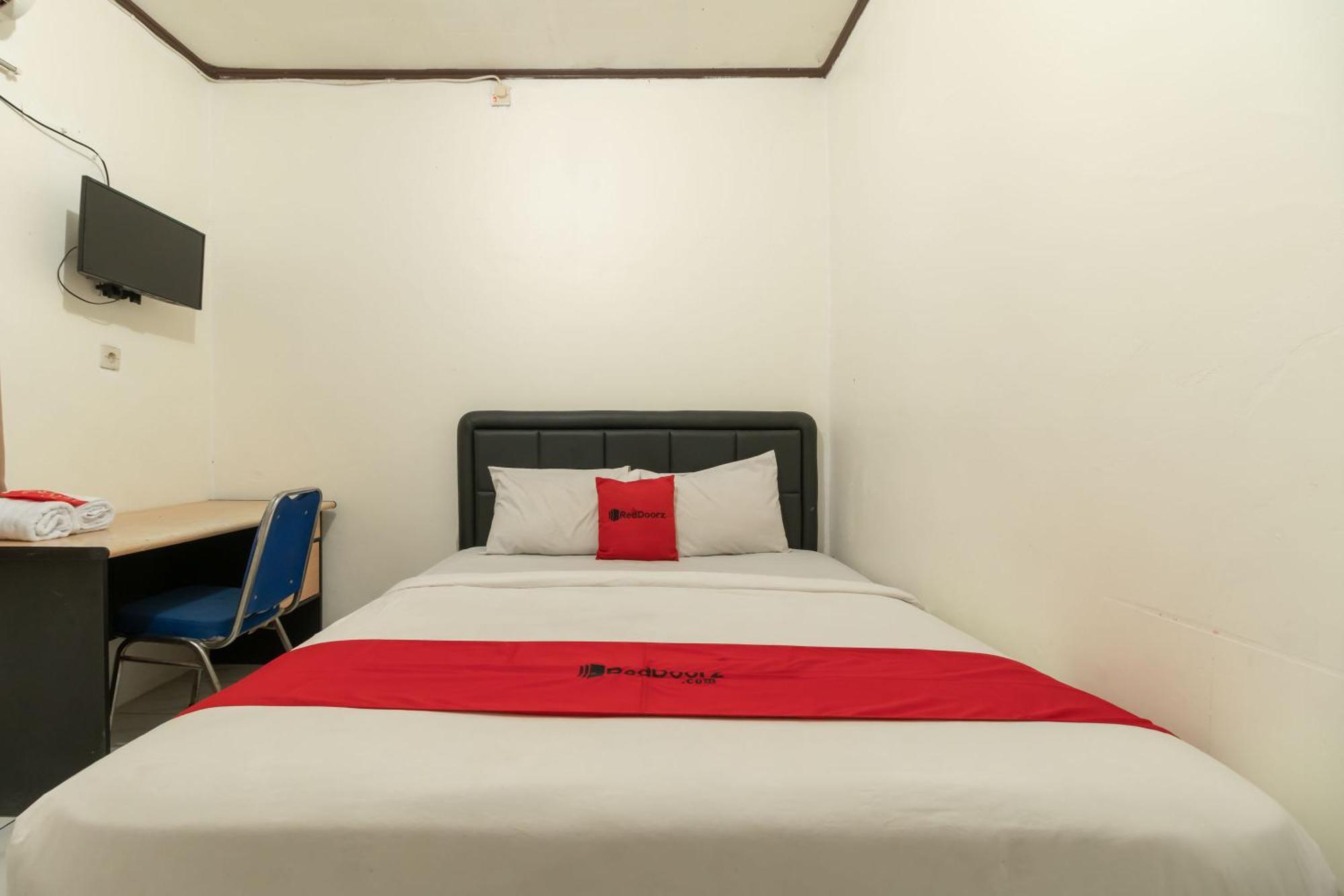Reddoorz Near Pondok Indah Water Park Jakarta Bagian luar foto