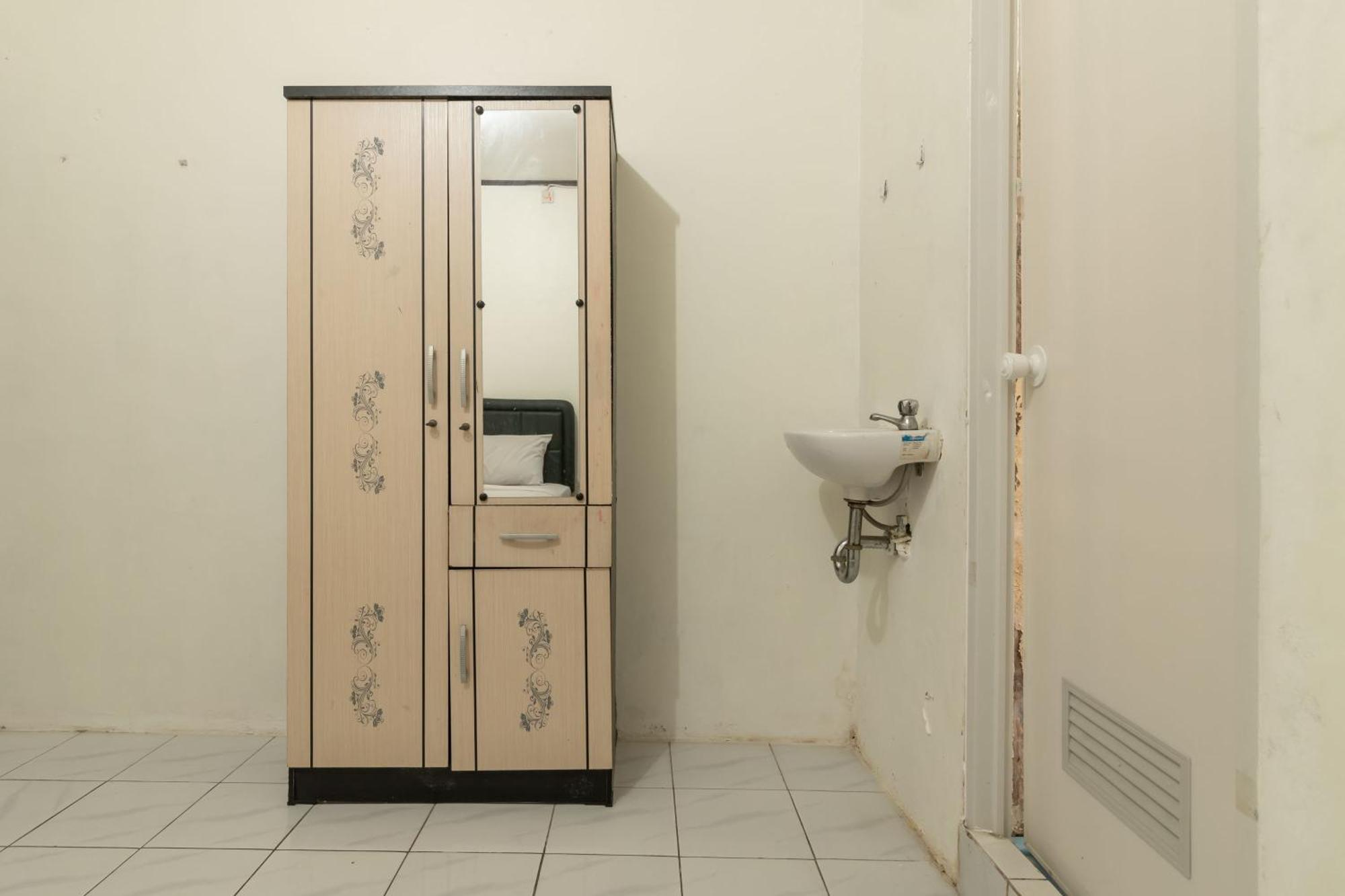 Reddoorz Near Pondok Indah Water Park Jakarta Bagian luar foto
