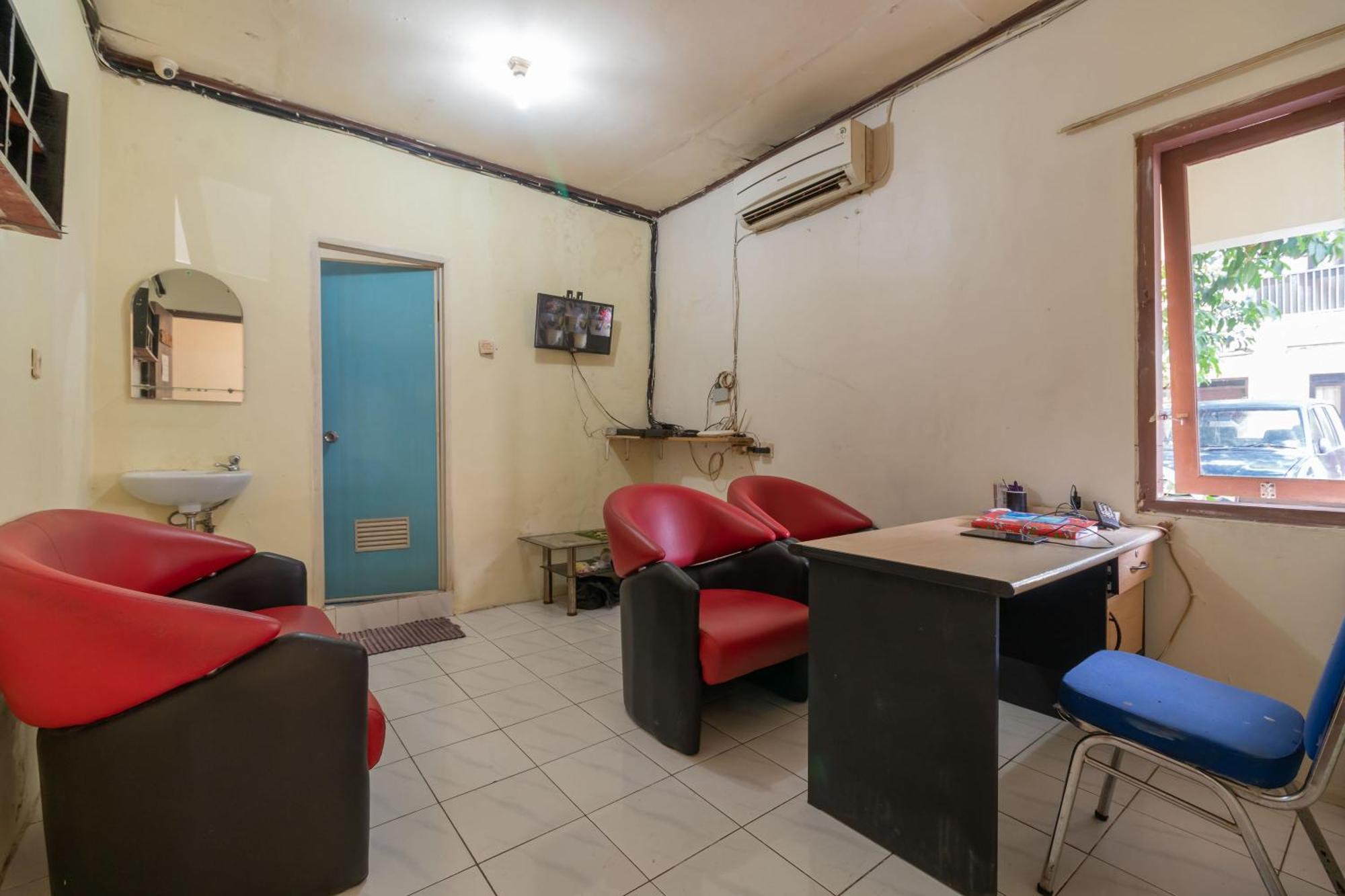 Reddoorz Near Pondok Indah Water Park Jakarta Bagian luar foto
