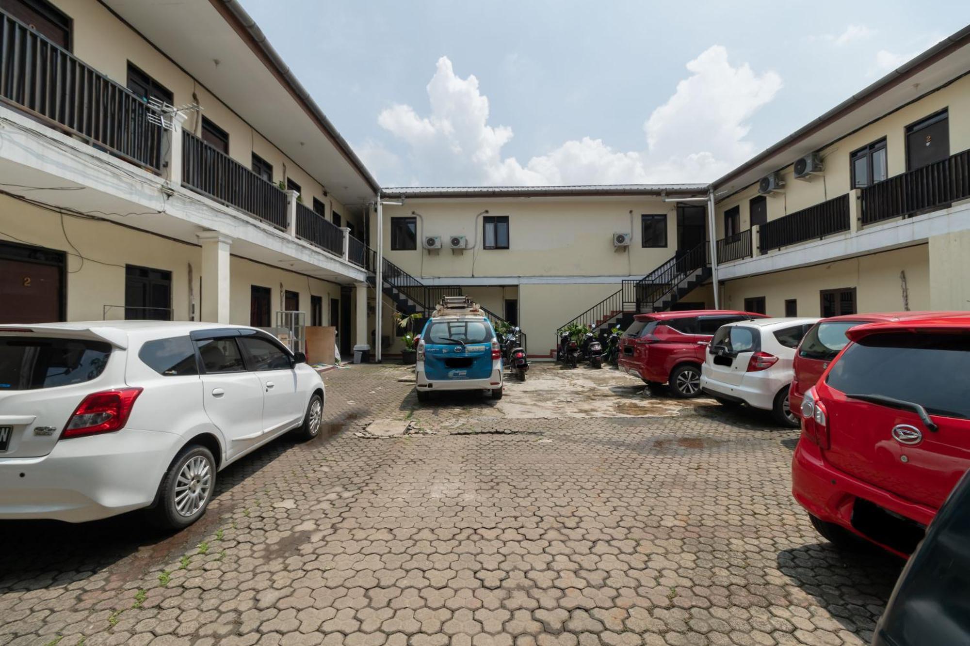 Reddoorz Near Pondok Indah Water Park Jakarta Bagian luar foto