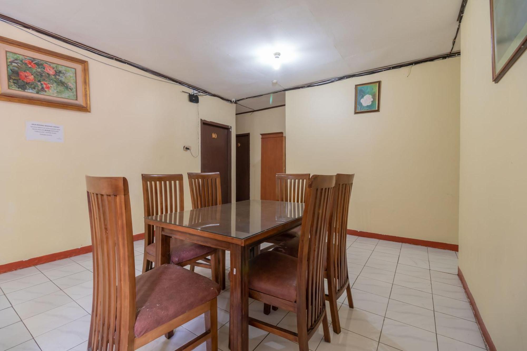 Reddoorz Near Pondok Indah Water Park Jakarta Bagian luar foto